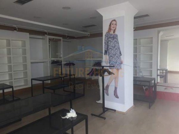 Durres, jepet me qera ambjent biznesi Kati 2, 156 m² 1.000 Euro (egnatia)