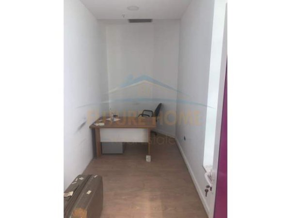 Durres, jepet me qera ambjent biznesi Kati 2, 156 m² 1.000 Euro (egnatia)