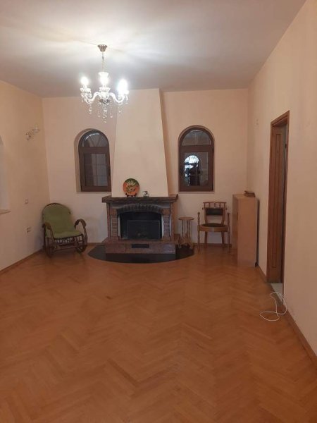 Tirane, jepet me qera Vile 5+1+A Kati 4, 860 m² 1.400 Euro