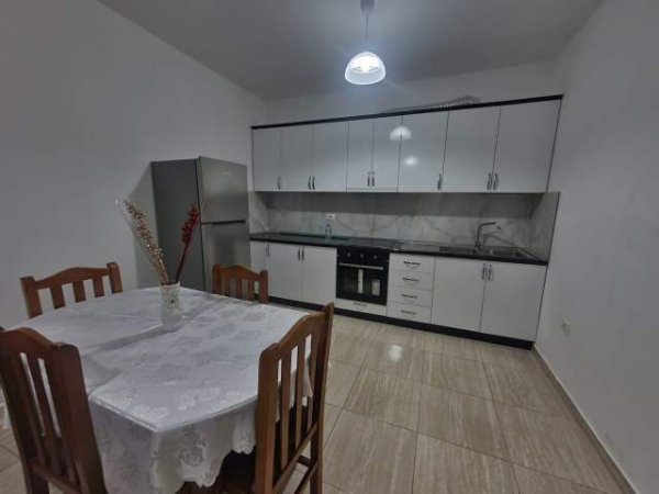 Tirane, jepet me qera apartament 2+1+BLK Kati 5, 92 m² 400 Euro (Astir)