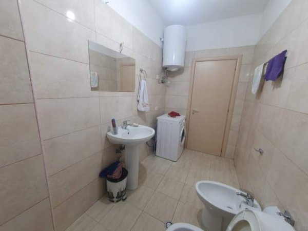 Tirane, jepet me qera apartament 2+1+BLK Kati 5, 92 m² 400 Euro (Astir)