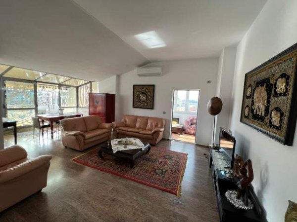 Tirane, jepet me qera apartament 2+1+BLK Kati 9, 210 m² 600 Euro (Komuna e Parisit)