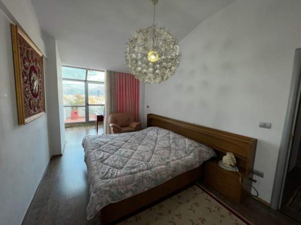Tirane, jepet me qera apartament 2+1+BLK Kati 9, 210 m² 600 Euro (Komuna e Parisit)