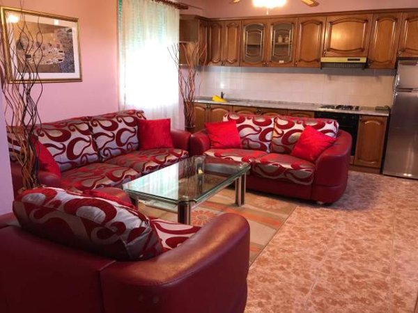 Tirane, jepet me qera shtepi 1+1+BLK Kati 3, 75 m² 38.000 Leke (rruga Myslym Shyri)