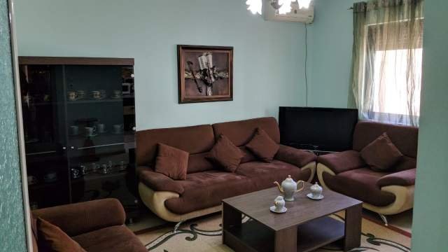 Tirane, jepet me qera apartament 2+1+BLK Kati 5, 75 m² 40.000 Leke (prane karburant Alpeti)