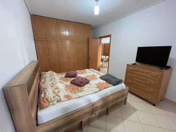 Tirane, jepet me qera apartament 1+1+BLK Kati 8, 77 m² 250 Euro (Yzberisht)