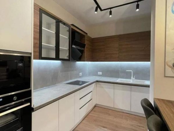 Tirane, jepet me qera apartament 1+1+BLK Kati 6, 65 m² 700 Euro (Ruga e Kavajes)