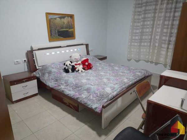 Tirane, jepet me qera apartament 1+1+BLK Kati 4, 60 m² 40.000 Leke (Rruga Emin Duraku)