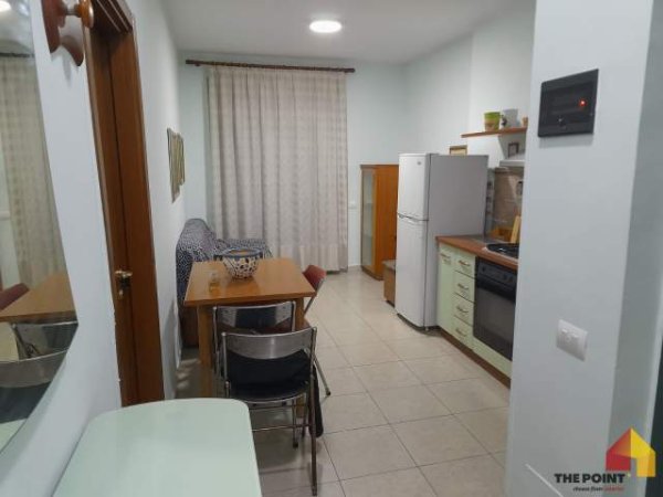 Tirane, jepet me qera apartament 1+1+BLK Kati 4, 60 m² 40.000 Leke (Rruga Emin Duraku)