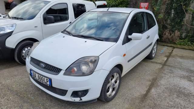 Durres, shes makine Ford Fiesta Van Viti 2007, 2.200 Euro