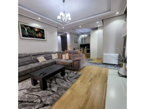 Apartament 2+1 Per Qira, Mbi Kopshtin Botanik