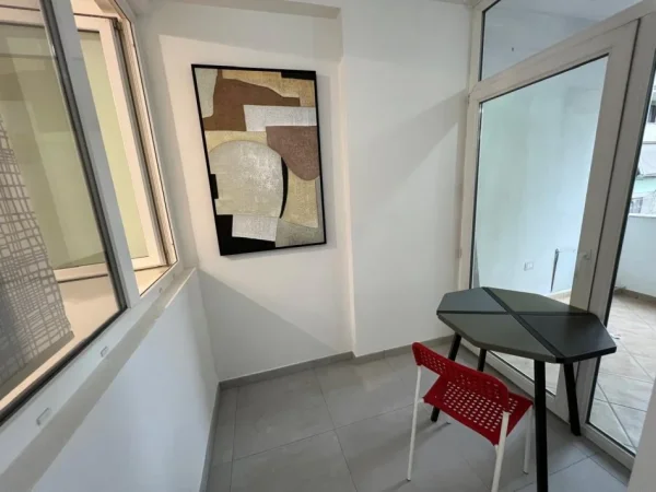 Disponojme ambient 2+1 me qira te "Myslym Shyri"