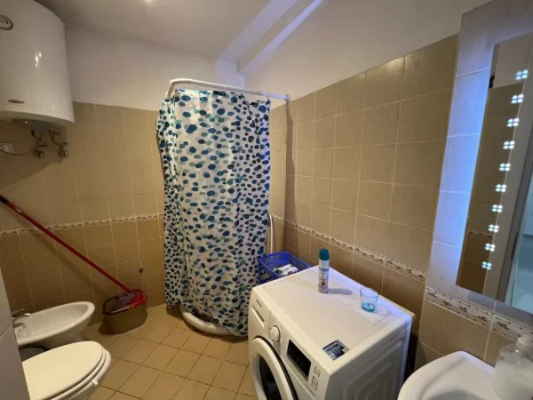 Disponojme ambient 2+1 me qira te "Myslym Shyri"