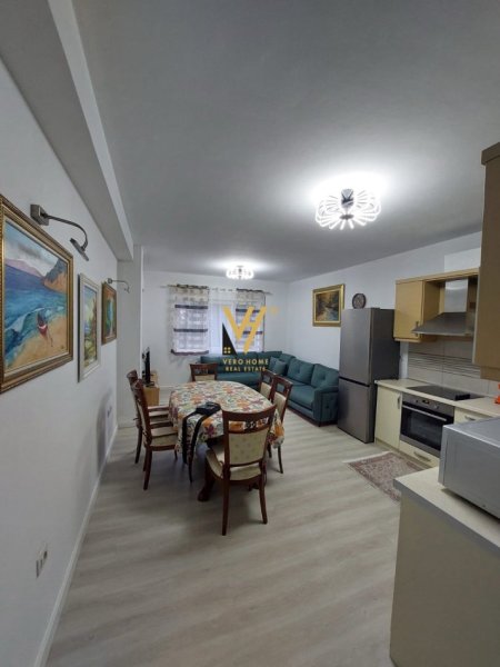 Tirane, jepet me qera apartament 2+1+Ballkon Kati 5, 90 m² 750 € (KOPESHTI BOTANIK)