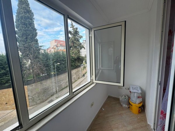 Tirane, shitet apartament 1+1+Ballkon Kati 3, 79 m² 93.000 € (Freske,prane restorant Fresku)