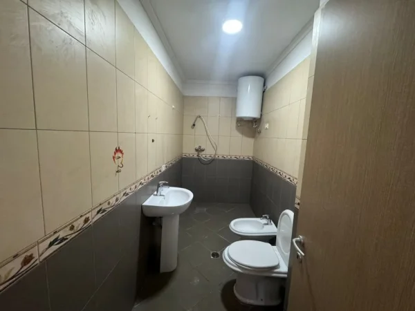 Tirane, shitet apartament 1+1+Ballkon Kati 3, 79 m² 93.000 € (Freske,prane restorant Fresku)