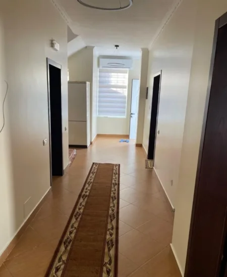 Tirane, jepet me qera apartament 1+1 Kati 1, 120 m² 500 € (Tregu Elektrik)