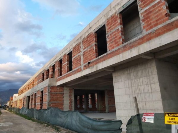 Tirane, jepet me qera magazine Kati 0, 2.000 m² 9.000 € (KAMEZ)