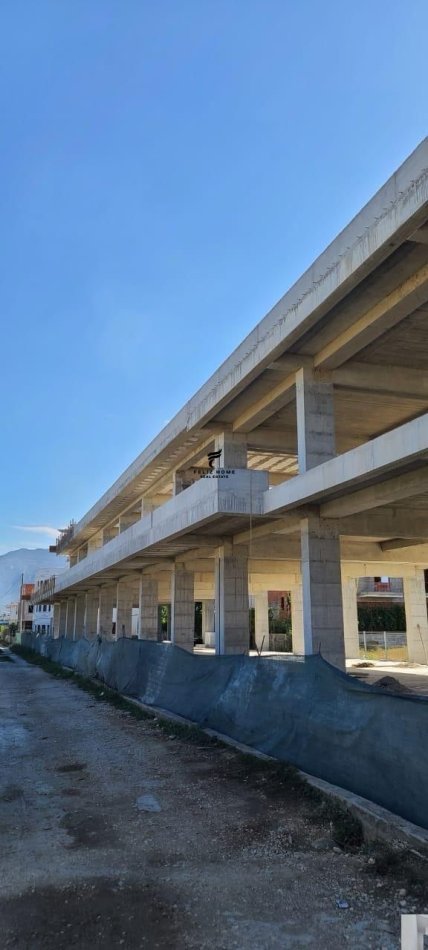 Tirane, jepet me qera magazine Kati 0, 2.000 m² 9.000 € (KAMEZ)