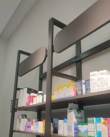 Tirane, shes Mobilim per dyqane. 5200 €