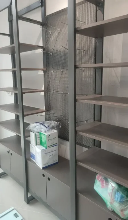 Tirane, shes Mobilim per dyqane. 5200 €