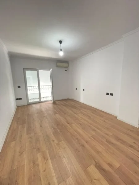 Tirane, shitet apartament 2+1 Kati 3, 100 m² 160.000 € (Rr. Kavajes)
