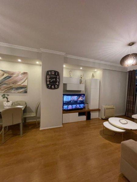 Tirane, shitet apartament 2+1+Ballkon , 92 m² 140.000 € (Astir)