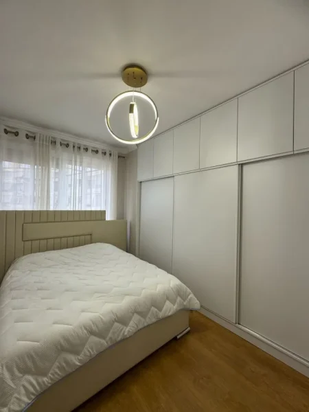 Tirane, shitet apartament 2+1+Ballkon , 92 m² 140.000 € (Astir)