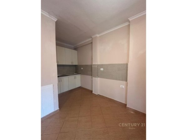 Tirane, jepet me qera apartament 1+1+Aneks+Ballkon Kati 1, 62 m² 700 € (Avni Rustemi)