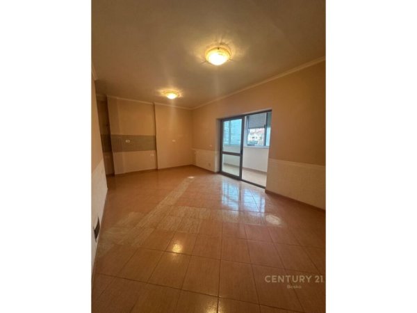 Tirane, jepet me qera apartament 1+1+Aneks+Ballkon Kati 1, 62 m² 700 € (Avni Rustemi)