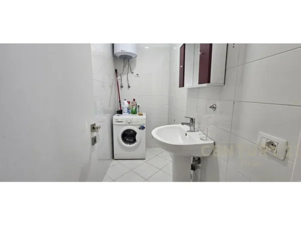 Tirane, jepet me qera apartament 2+1+Aneks+Ballkon Kati 1, 90 m² 600 € (Don Bosko)