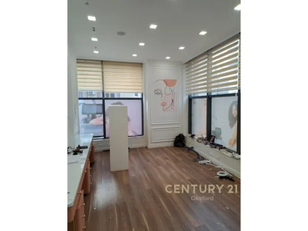 Tirane, jepet me qera ambjent biznesi Kati 1, 68 m² 700 € (MYSLYM SHYRI)
