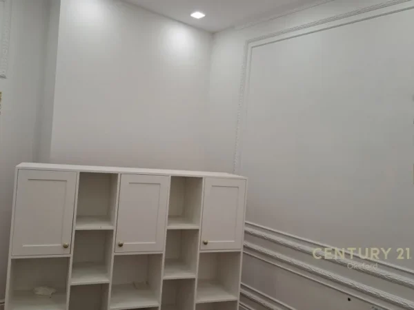 Tirane, jepet me qera ambjent biznesi Kati 1, 68 m² 700 € (MYSLYM SHYRI)