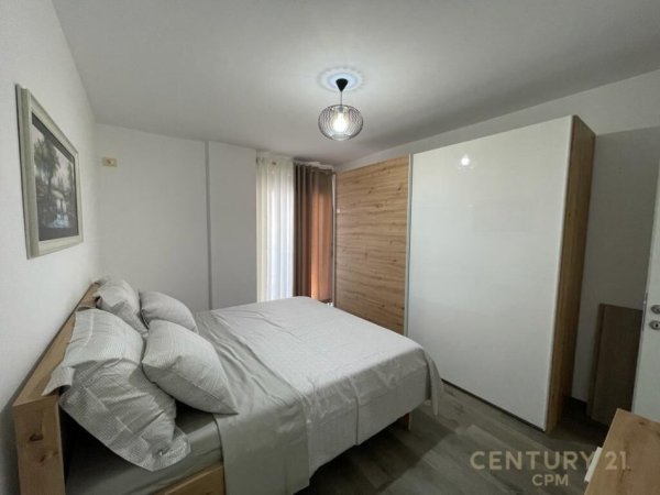 Tirane, jepet me qera apartament 1+1+Aneks+Ballkon Kati 4, 76 m² 630 € (Liqeni i Thate)