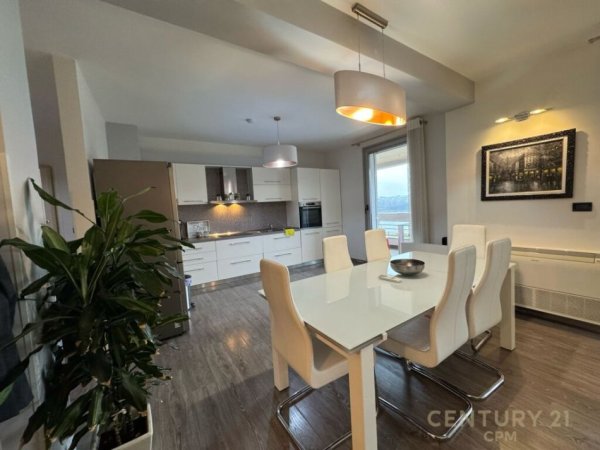 Tirane, jepet me qera apartament 2+1+Aneks+Ballkon Kati 6, 150 m² 2.000 € (Liqeni)
