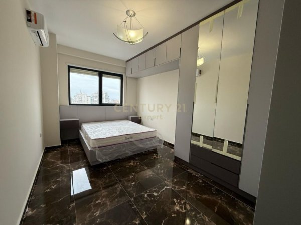 Tirane, jepet me qera apartament 1+1+Aneks+Ballkon Kati 8, 70 m² 800 € (Rruga e Durresit)