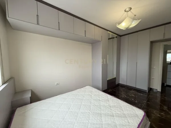 Tirane, jepet me qera apartament 1+1+Aneks+Ballkon Kati 8, 70 m² 800 € (Rruga e Durresit)