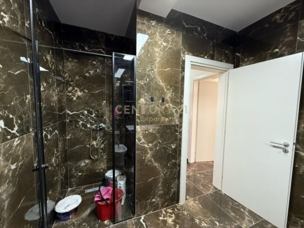 Tirane, jepet me qera apartament 1+1+Aneks+Ballkon Kati 8, 70 m² 800 € (Rruga e Durresit)