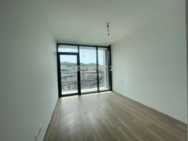 Tirane, jepet me qera zyre Kati 11, 135 m² 1.500 € (Lake View)