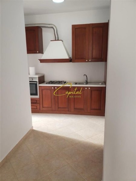 Tirane, jepet me qera apartament 2+1 Kati 2, 146 m² 550 € (ISH FUSHA AVIACIONIT)
