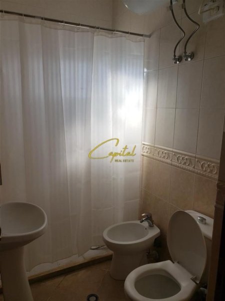 Tirane, jepet me qera apartament 2+1 Kati 2, 146 m² 550 € (ISH FUSHA AVIACIONIT)