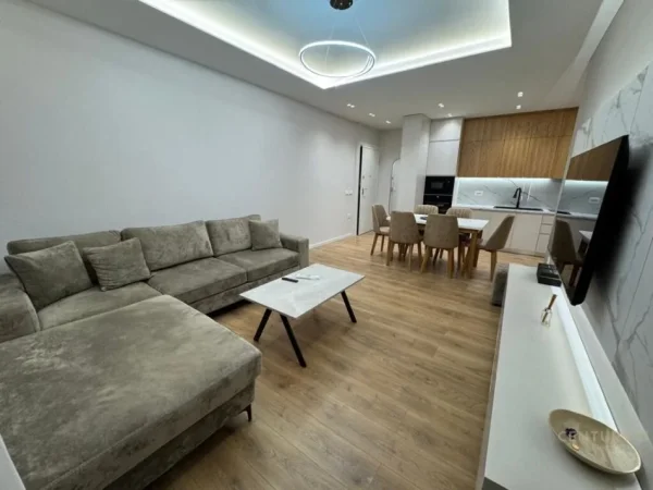 Tirane, jepet me qera apartament 2+1+Aneks+Ballkon Kati 3, 90 m² 900 € (Globe)