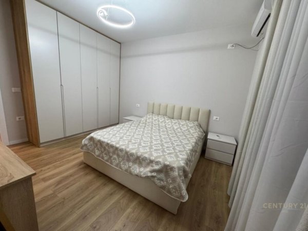 Tirane, jepet me qera apartament 2+1+Aneks+Ballkon Kati 3, 90 m² 900 € (Globe)