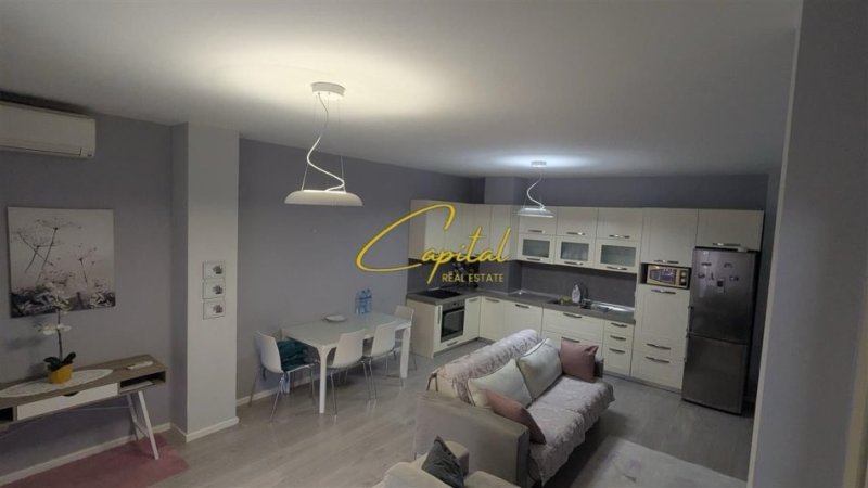 Tirane, jepet me qera apartament 1+1 Kati 1, 75 m² 600 € (ISH STACIONI TRENIT)
