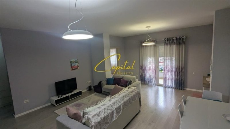 Tirane, jepet me qera apartament 1+1 Kati 1, 75 m² 600 € (ISH STACIONI TRENIT)