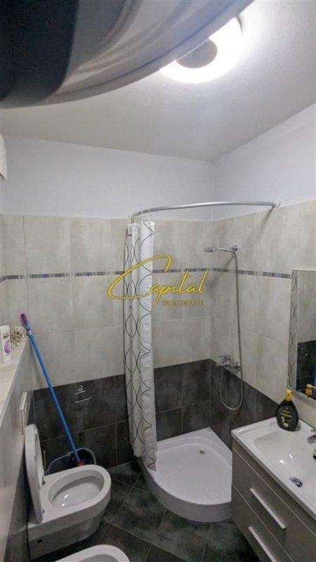 Tirane, jepet me qera apartament 1+1 Kati 1, 75 m² 600 € (ISH STACIONI TRENIT)