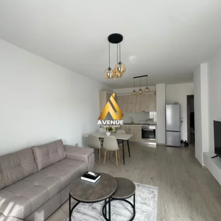 Tirane, jepet me qera apartament 1+1+Ballkon Kati 4, 70 m² 500 € (sokrat miho)