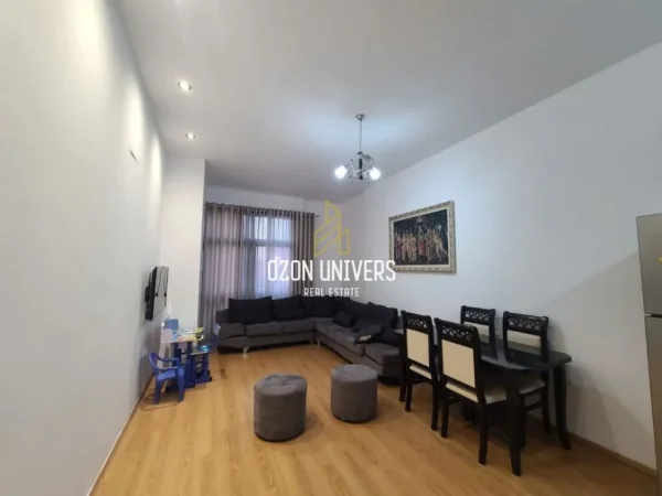 Tirane, jepet me qera apartament 1+1 Kati 9, 60 m² 400 € 