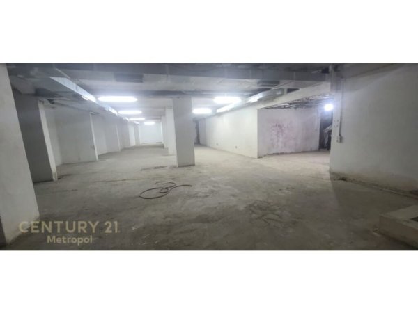Tirane, shes garazh , 320 m² 210.000 € (Pazari i Ri)