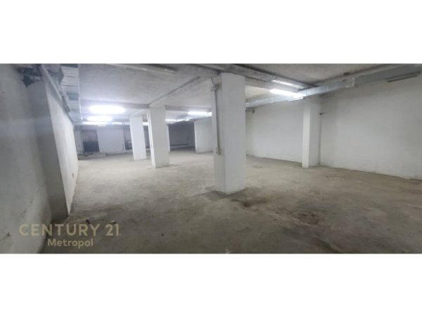 Tirane, shes garazh , 320 m² 210.000 € (Pazari i Ri)